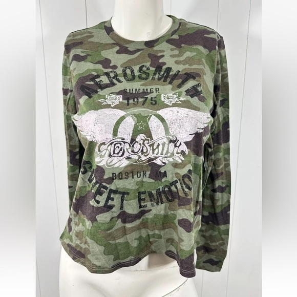 vinyl icons Tops - NWT The Vinyl Icons AEROSMITH Summer 1975 Women’s Camo Long Sleeve Tshirt